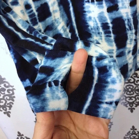 SIX/FIFTY Tie Dye Cut Out Shoulder Top - Picture 3 of 6